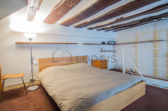 Mezzanine with a high ceiling with a carpeting floor