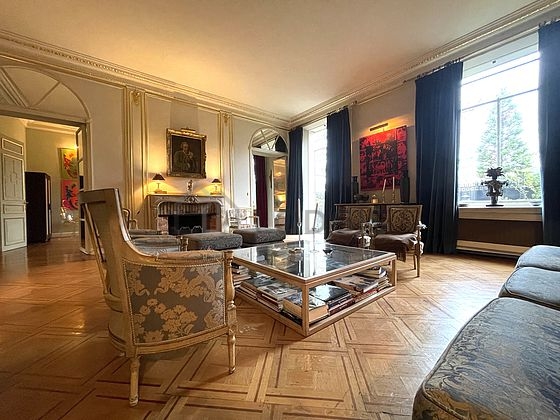 Large salon