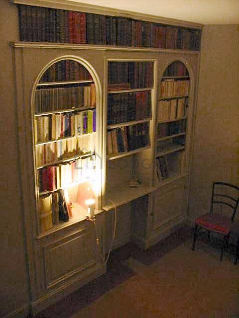 Bureau muni des fenêtres