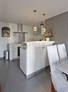 Great kitchenopens on the living room with tilefloor
