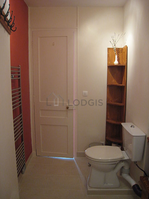 Beautiful and bright bathroom with windows and with tile floor