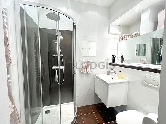 Beautiful bathroom with tile floor
