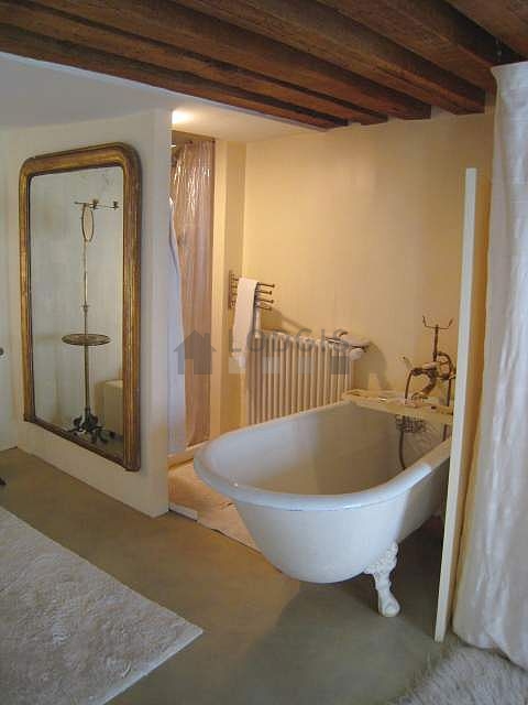 Beautiful bathroom with concrete floor
