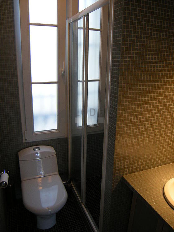 Pleasant and very bright bathroom with double-glazed windows and with tile floor
