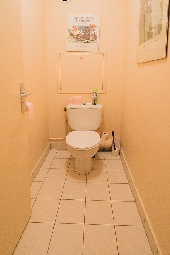 Toilettes indépendantes de la salle d'eau