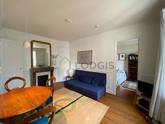 Very quiet living room furnished with 1 bed(s) of 140cm, tv, 3 chair(s)