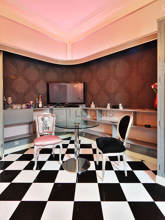 Salon avec du marbre au sol