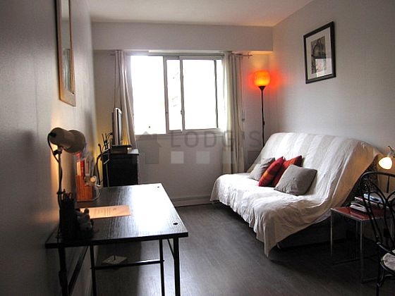 Very quiet living room furnished with 1 sofabed(s) of 140cm, tv