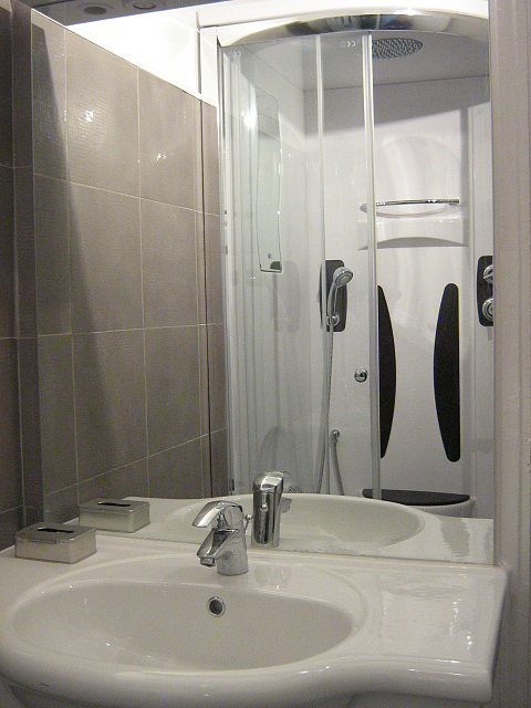 Pleasant bathroom with tile floor