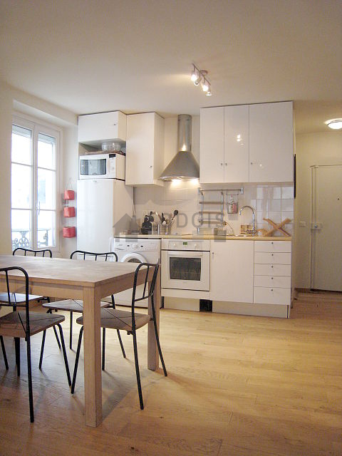 Magnifique cuisineouverte sur le séjour avec du parquet au sol