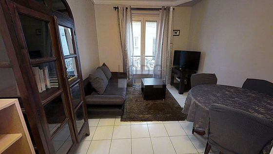 Séjour très calme équipé de 1 canapé(s) lit(s) de 140cm, télé, armoire, 4 chaise(s)