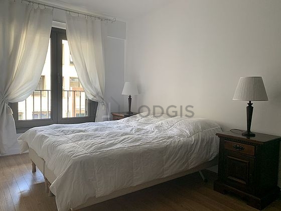 Bedroom of 12m² with the carpeting floor