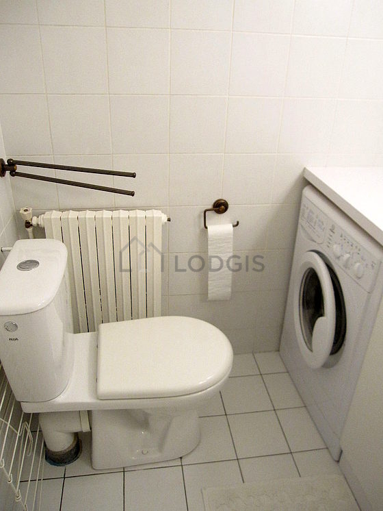 Beautiful bathroom with tile floor