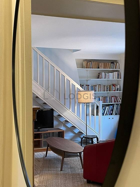Séjour très calme équipé de télé, chaine hifi, 1 fauteuil(s), 4 chaise(s)