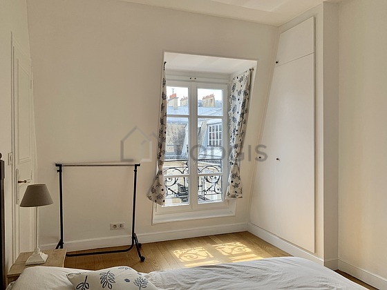 Very bright bedroom equipped with tv, 1 chair(s)