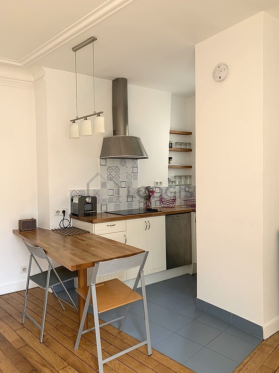 Magnifique cuisine de 6m² avec du carrelage au sol