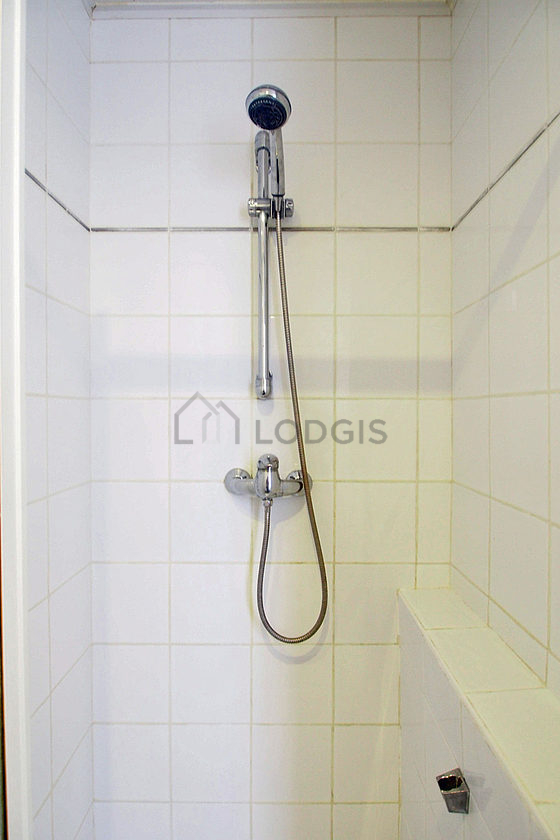 Bathroom equipped with bath towels