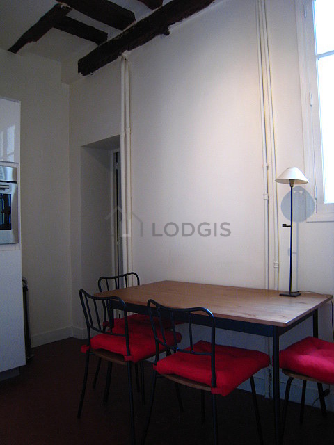 Cuisine dînatoire pour 4 personne(s) équipée de lave vaisselle, plaques de cuisson, réfrigerateur, freezer