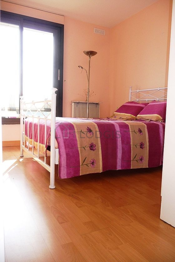 Chambre de 18m² avec du parquet au sol