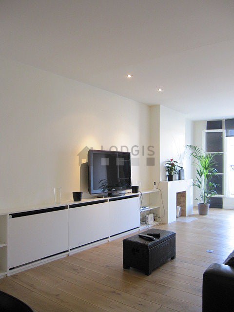 Séjour calme équipé de 1 canapé(s) lit(s) de 140cm, télé, chaine hifi