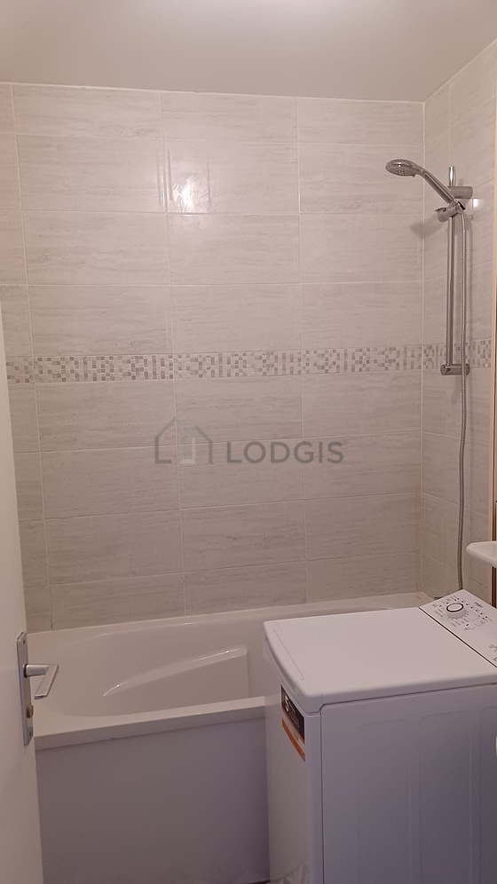 Beautiful bathroom with tile floor